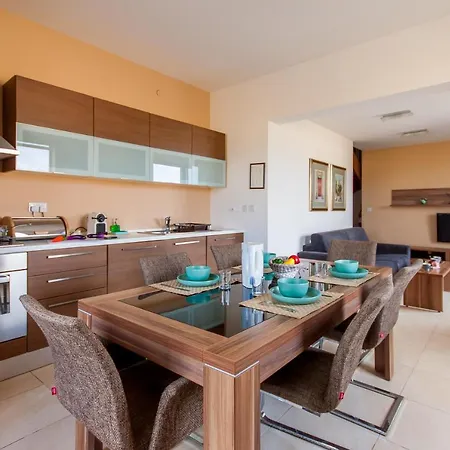 Harbour Views Gozitan Shared Pool - Happy *