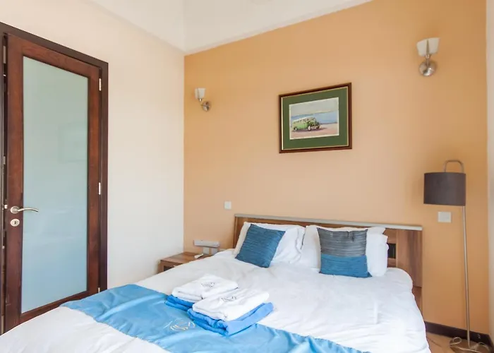 Harbour Views Gozitan Shared Pool - Happy Mgarr