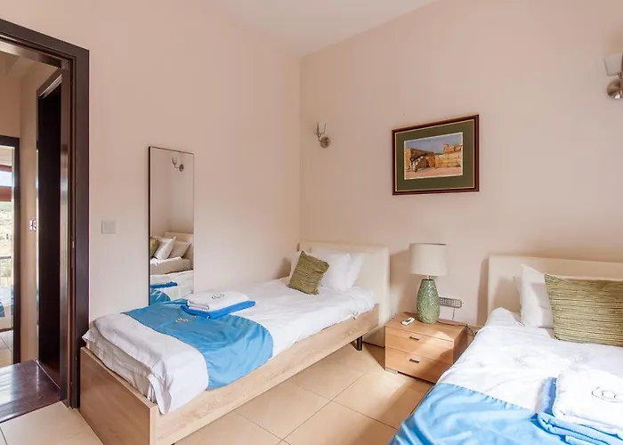 Harbour Views Gozitan Shared Pool - Happy *