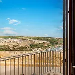 Дом отдыха Harbour Views Gozitan Shared Pool - Happy *
