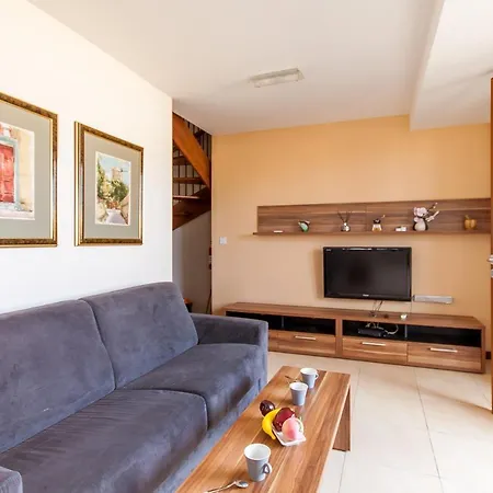 Harbour Views Gozitan Shared Pool - Happy *