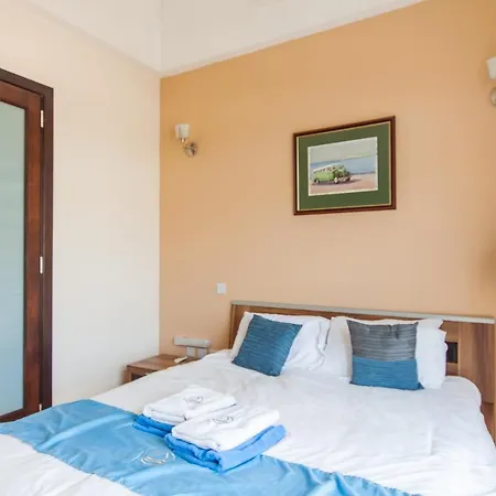 Harbour Views Gozitan Shared Pool - Happy Mgarr