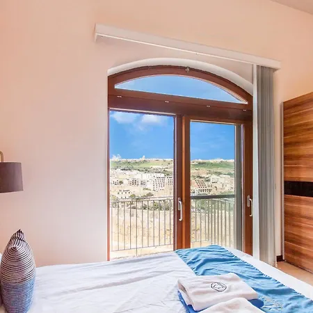 Дом отдыха Harbour Views Gozitan Shared Pool - Happy *