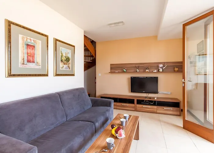 Harbour Views Gozitan Shared Pool - Happy *